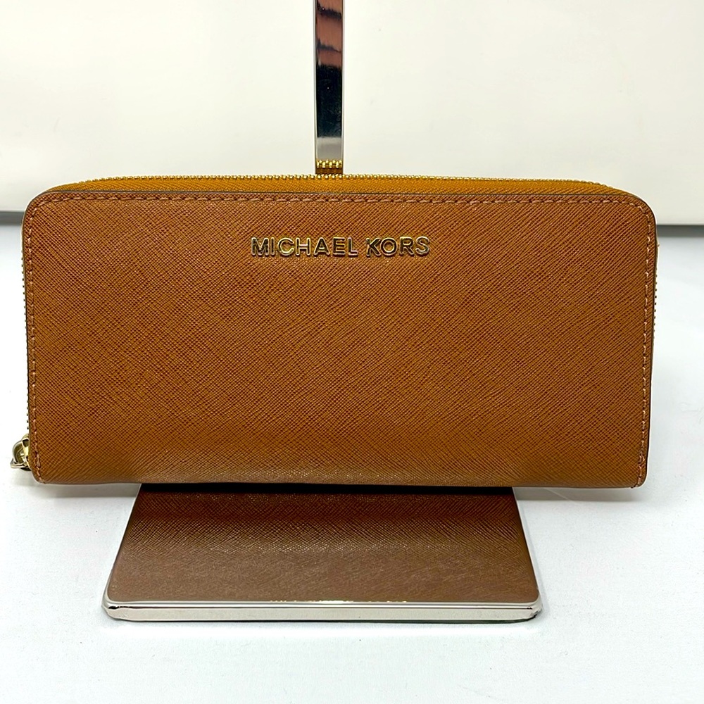 Michael Kors Jet Set Continental Wallet